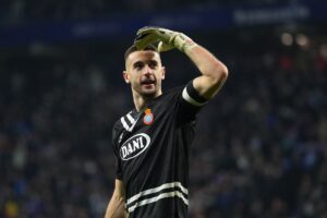 La Liga cảnh báo Barcelona khó đăng ký Joan Garcia do vấn đề tài chính