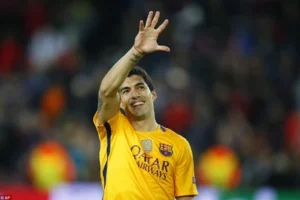 Luis Suarez tỏa sáng, Barcelona căng thẳng giành Siêu cúp xứ Catalan